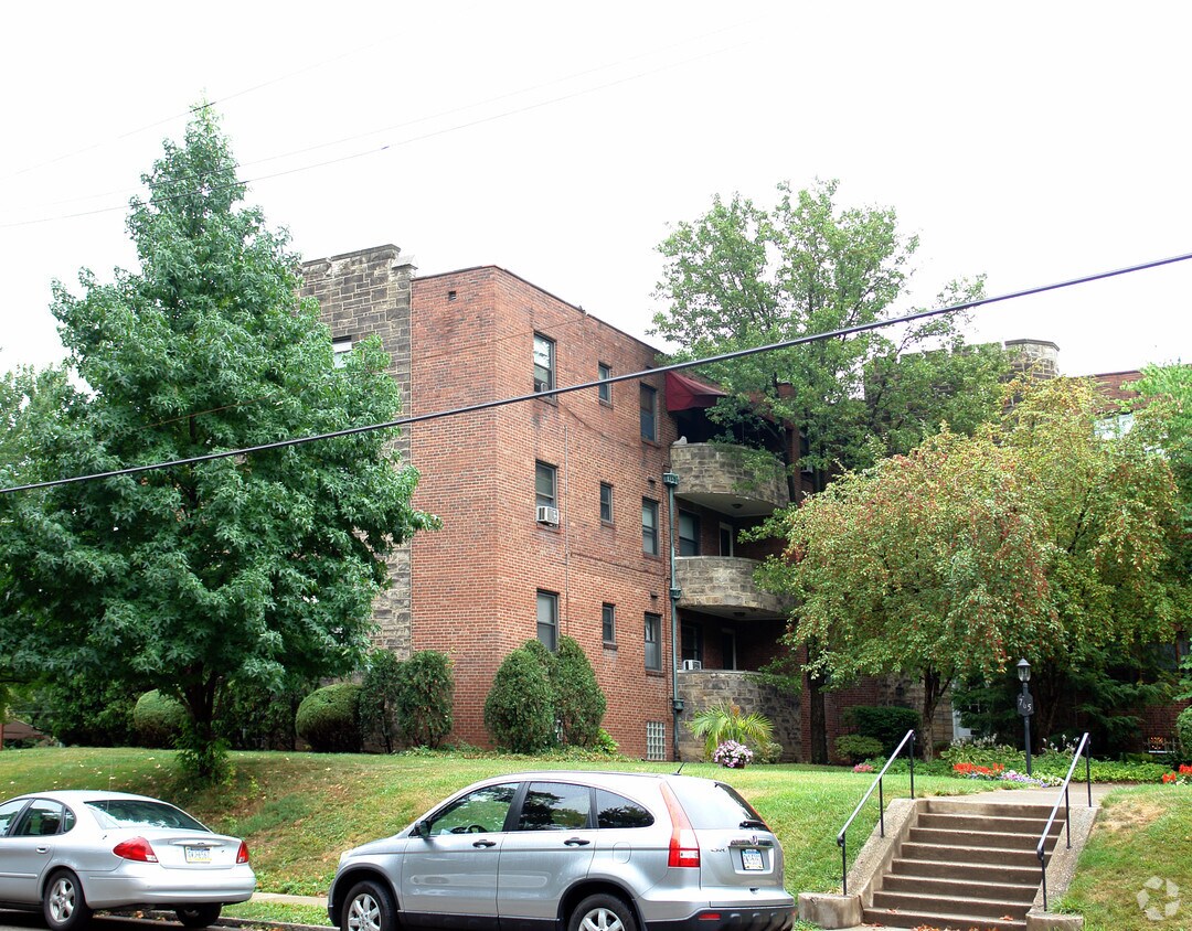 Foto del edificio - 765-767 College St