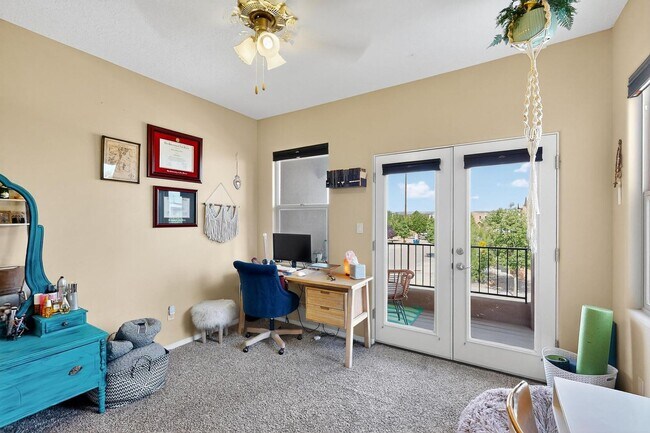 Building Photo - Sawmill District Townhouse 2/BD2/Story 2.5...