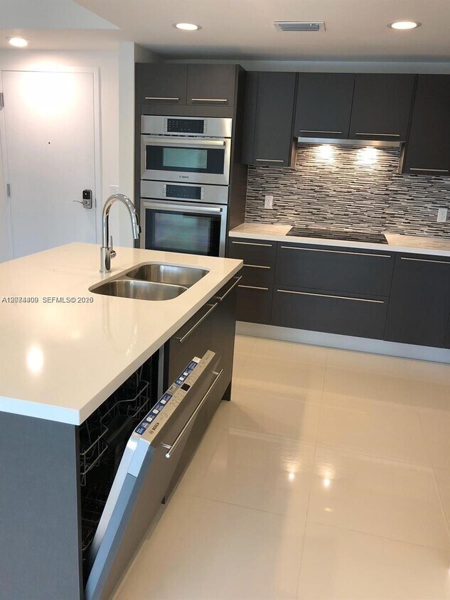 Foto del edificio - 7875 NW 107th Ave