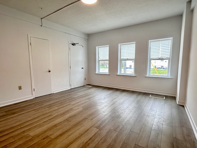 Livingroom - 61 Pelham Rd