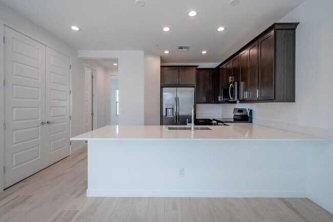 Building Photo - Special Offer: Get 4 Weeks FREE Rent When ...