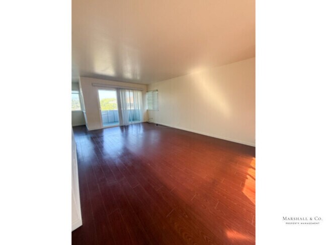 Foto del edificio - 3 BEDROOM, 2 BATH WITH NEW FEATURES, DECK, WASHER DRYER HOOK-UP