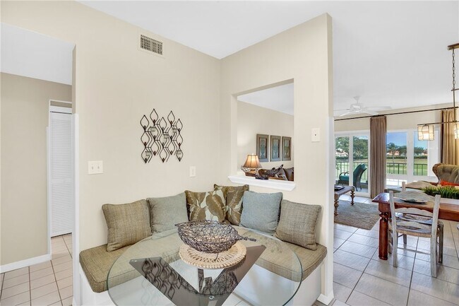 Foto del edificio - 5040 Harmony Cir