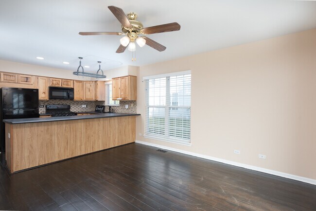 Building Photo - 5051 Country Pl