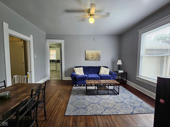 Building Photo - 420 E 14th St