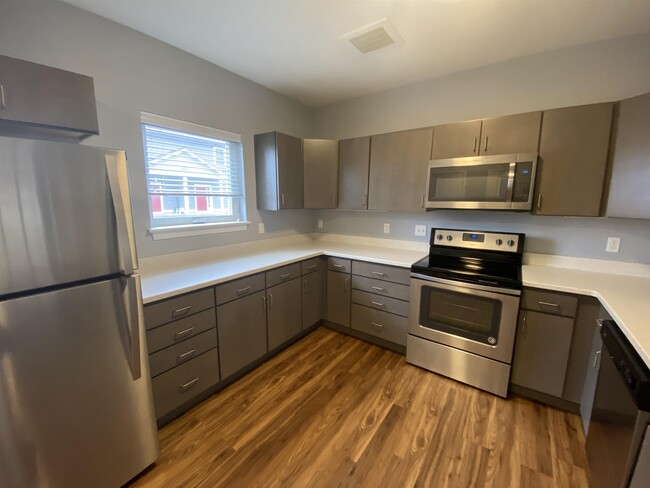 Building Photo - 27 E Ridge Dr