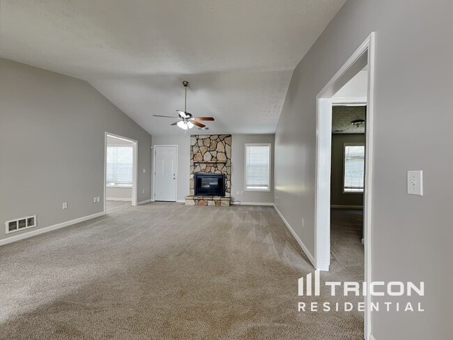 Building Photo - 714 Manor Ridge Dr