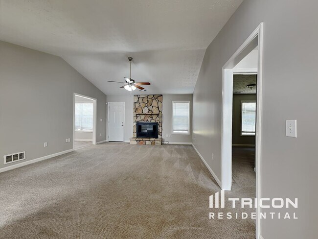 Foto del edificio - 714 Manor Ridge Dr
