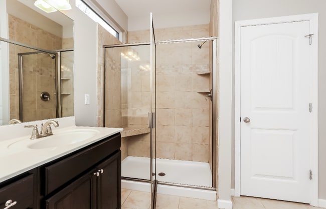 Foto del edificio - 4336 Silver Oaks Dr