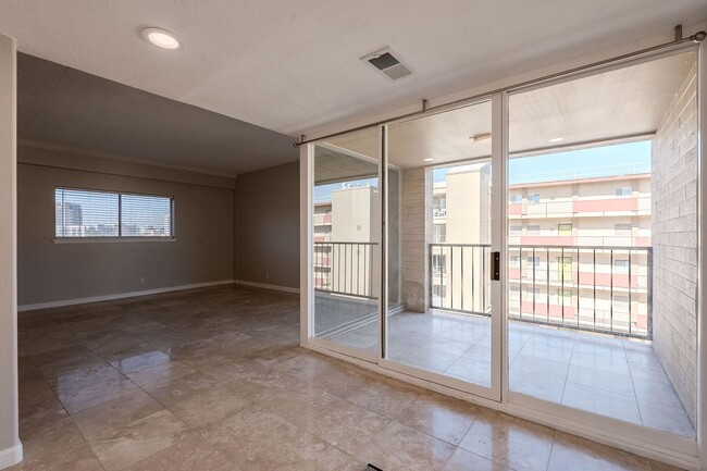 Foto del edificio - Fresh & Modern 3bd 2ba Condo in Downtown P...