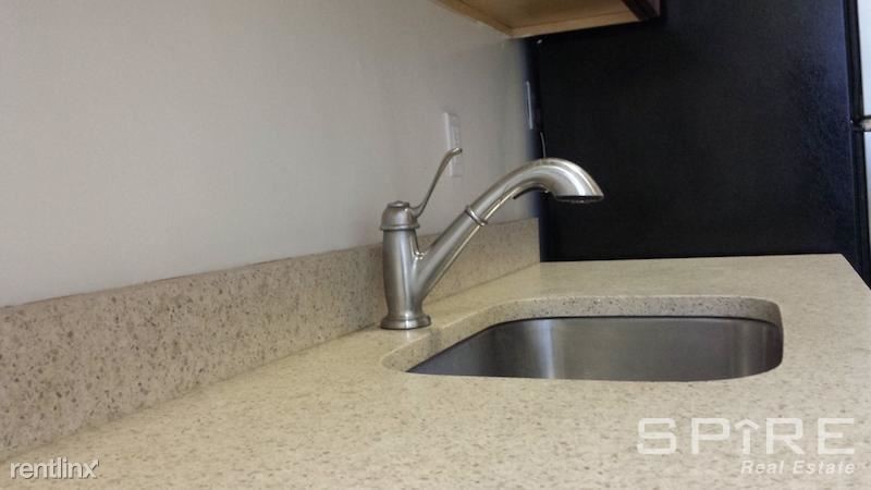 Foto del edificio - 1 br, 1 bath Apartment - 2106 33rd St