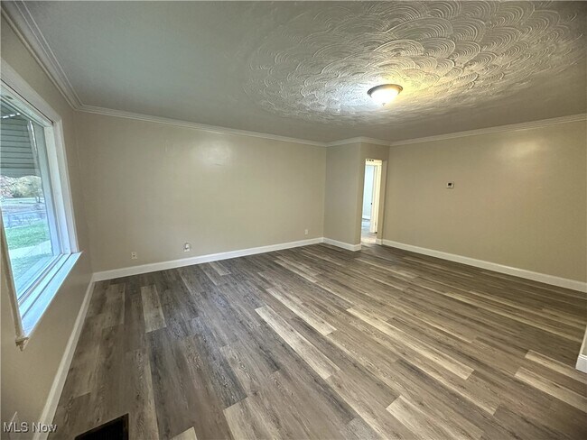 Foto del edificio - 1381 Dover Ave