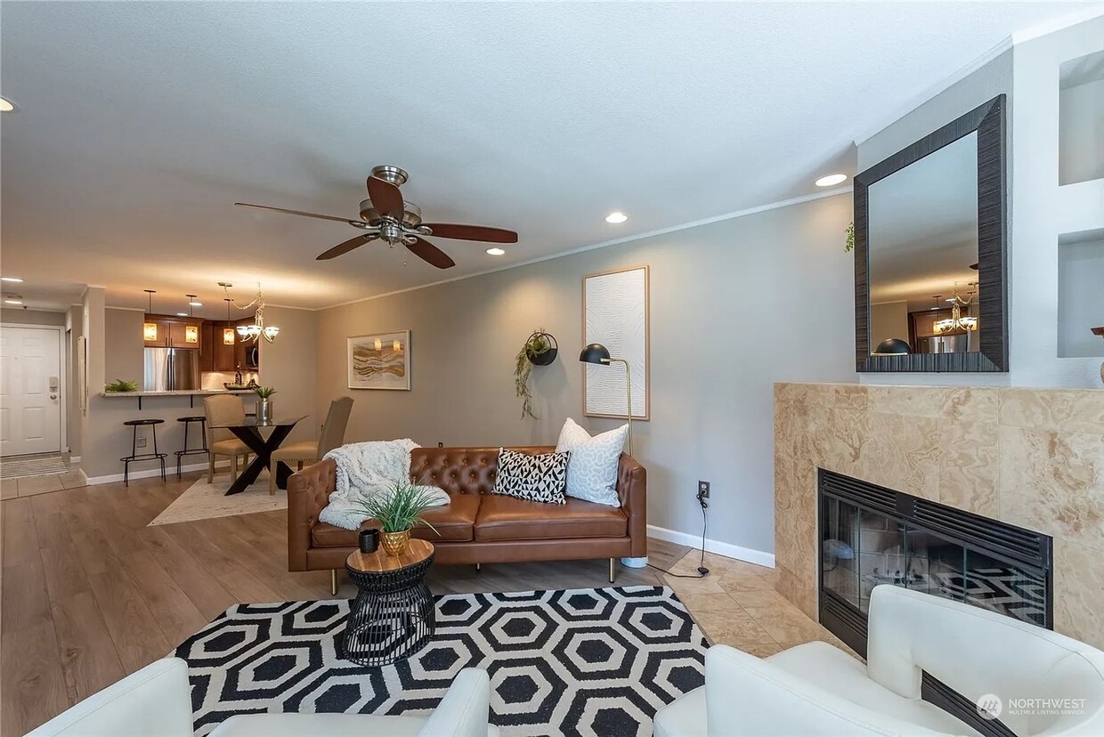 Primary Photo - WS Condo Remodeled! 2BR/1.75BA w/ garage p...