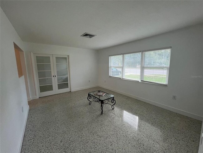 Building Photo - 305 N Hercules Ave