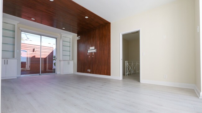 Building Photo - 1220 N Coast Hwy