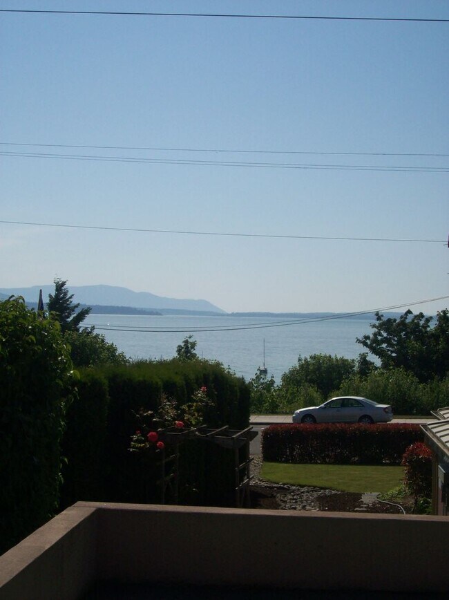 Foto del edificio - Price Reduction!  Two 2 bedroom Condo with...