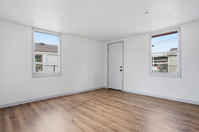 Foto del edificio - 2228 SW Grand Blvd