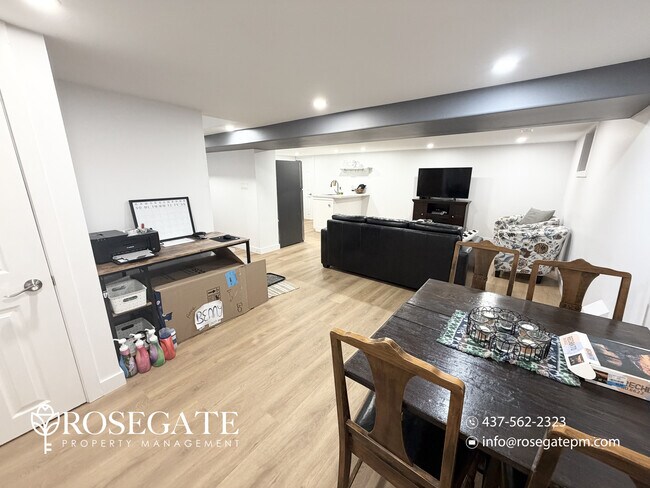 Photo du bâtiment - 2-Bedroom Basement Apartment with In-Unit Laundry – Water & Gas Included – Kitchener