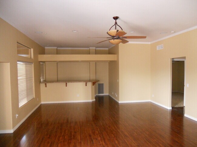 Foto del edificio - Stunning 5 bed/ 3.5 Bath in Pleasant Valley