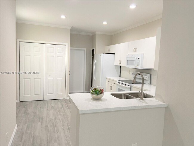 Building Photo - 2174 Ensenada Terrace