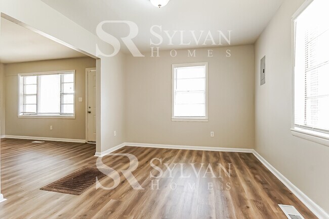 Foto del edificio - Prepare to fall in love with this 4 bedroo...