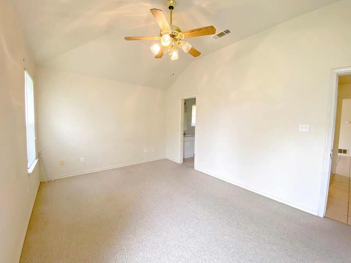 107 Honey Bee Dr, Joshua, TX 76058 Townhome Rentals in Joshua TX