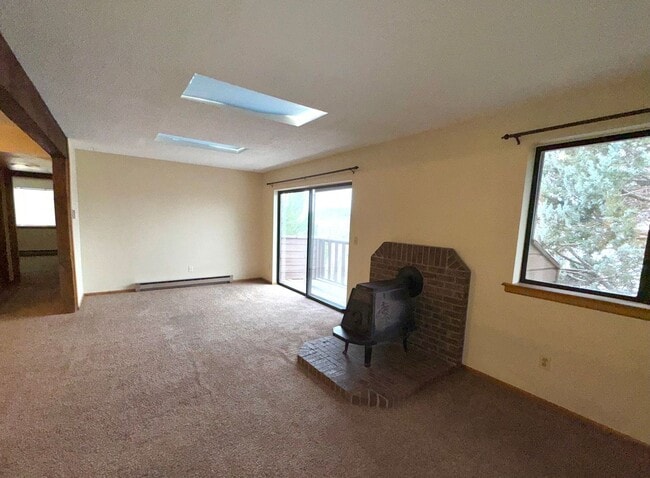 Building Photo - 761 W 24th St