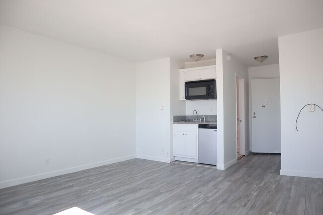 Foto del edificio - Bachelor Studio in Heart of Koreatown!