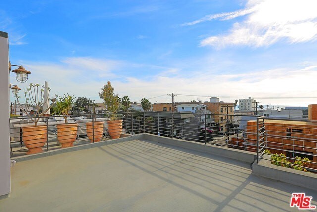 Foto del edificio - 210 Pacific Ave