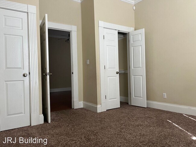 Foto del edificio - 2 br, 1 bath House - 915 Division Street