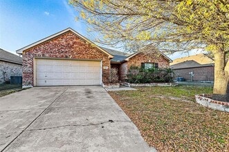 Building Photo - 2811 Briarbrook Dr