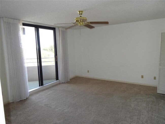 Foto del edificio - 5940 Pelican Bay Plaza S