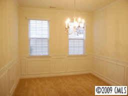 Building Photo - 3385 Streamside Dr