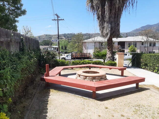 Building Photo - 2104 N Verdugo Rd