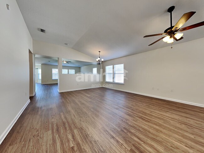 Building Photo - 8896 Redtail Dr