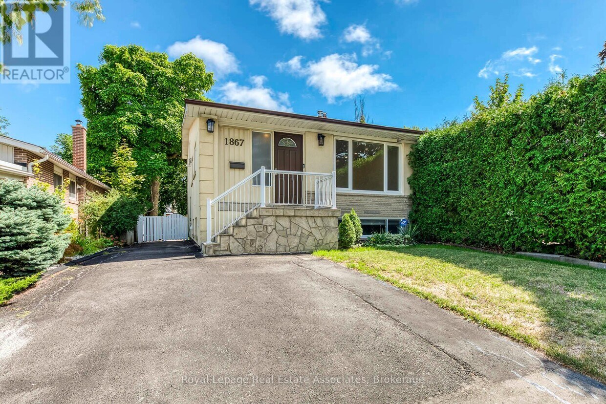 Photo principale - 1867 Sandgate Crescent
