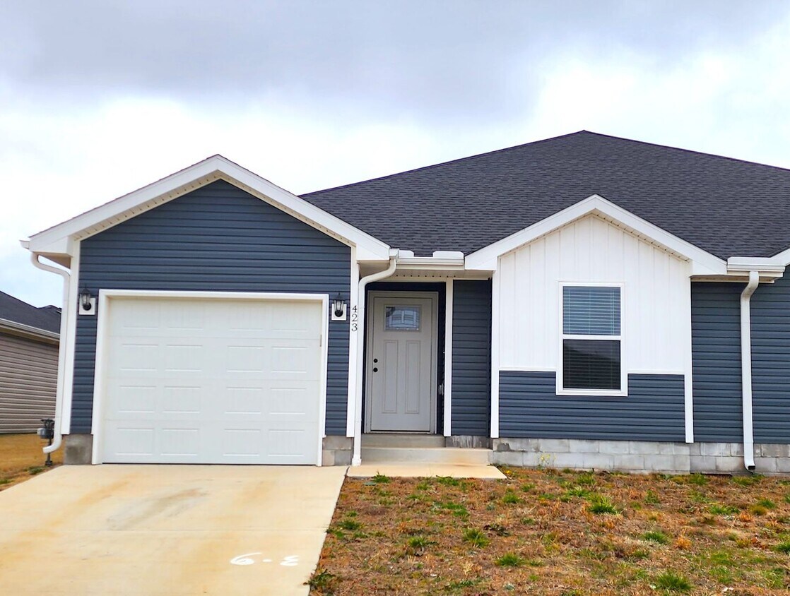Primary Photo - New 3 Bedroom Townhome In Duenweg!