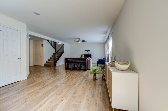 Foto del edificio - 732 Fox Creek Dr
