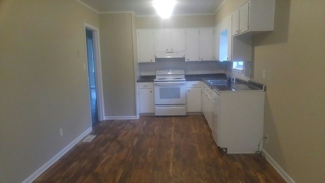 Building Photo - 119 5th Way