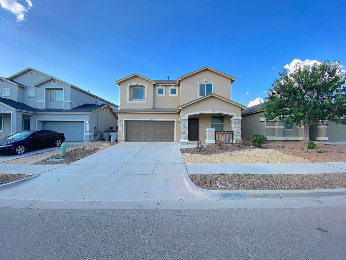 Foto principal - Large 4bed/2.5bath East El Paso Home with ...