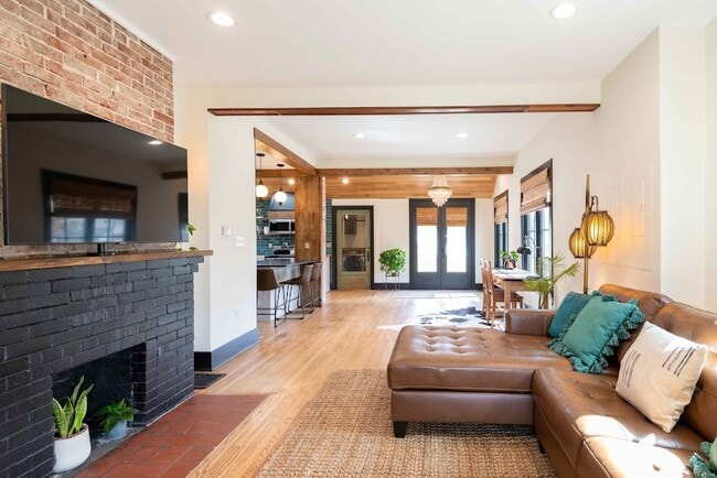 Foto del edificio - 321 N Rangeline Rd