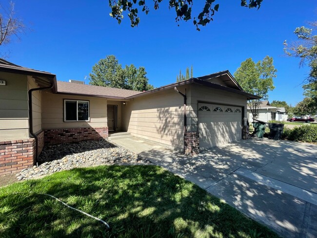 Building Photo - 4-bedroom single story in NW Modesto!