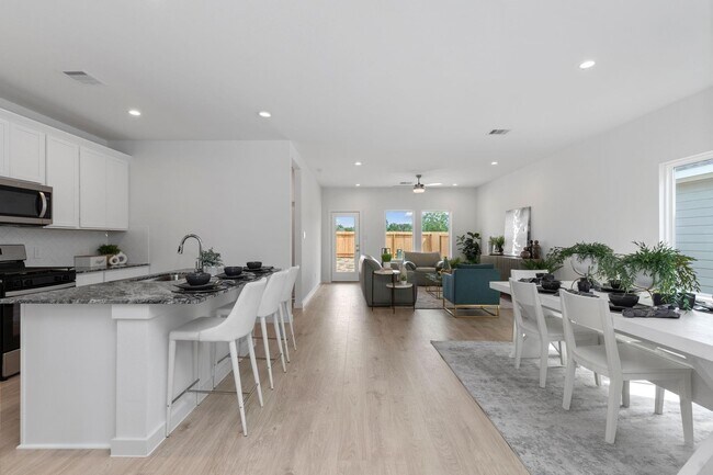 Building Photo - 7811 Bel Fiore Dr