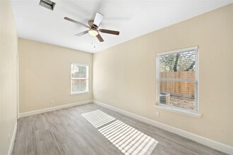 Building Photo - 5618 Ridgeway Dr