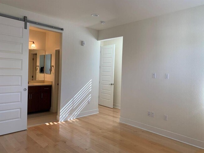 Building Photo - 2842 Catalino St