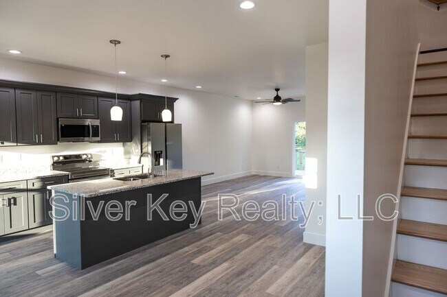 Foto del edificio - 1985 US-411