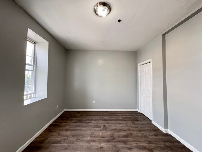 526-528 Central Ave 201 - 522 Central Ave