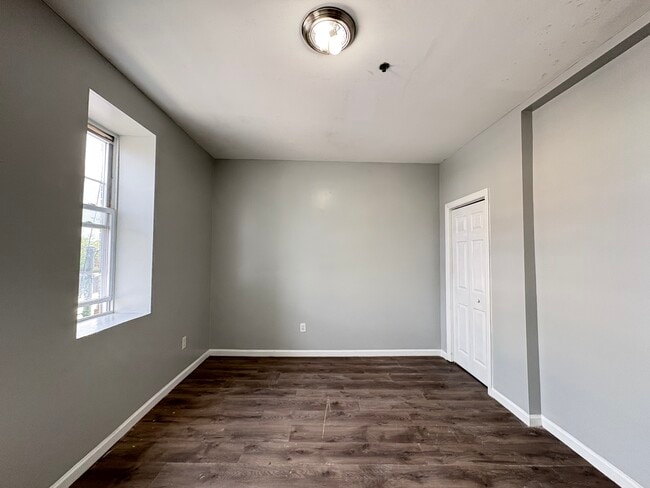 526-528 Central Ave 201 - 522 Central Ave