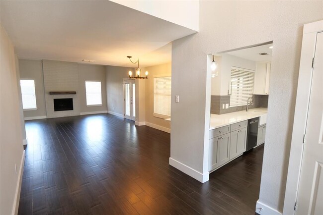 Building Photo - 5302 Prairie Creek Dr