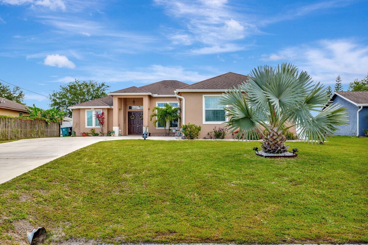 Primary Photo - 341 SW Kestor Dr